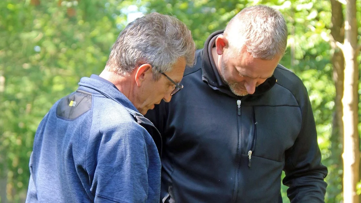 Skoventreprenør Rolf Willemoes, Brdr. Willwmows Skovservice, har takket ja til et tilbud fra direktør Lennart Ahlefeldt-Laurvig hos Special Maskiner A/S om at teste den nye italienske FAE RCU-55.