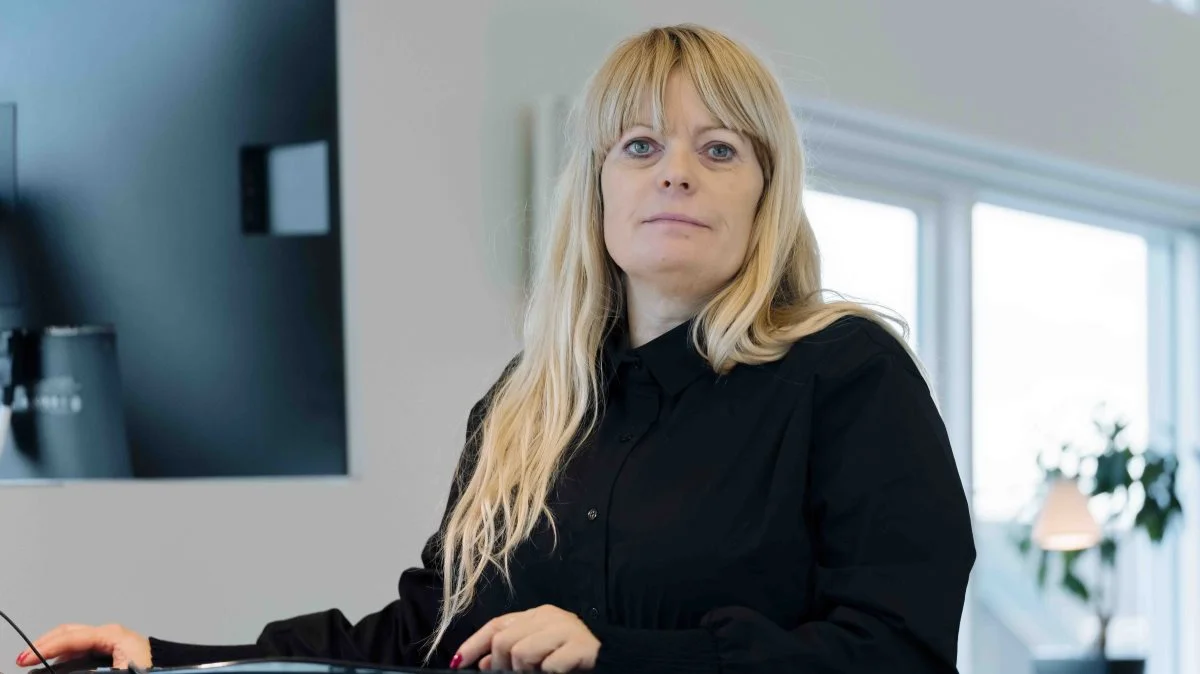 Hvis man vil være klar til at kunne leve op til de nye krav til kvægstalden, er det en god ide at se på sagerne allerede nu, lyder det fra Nina Gamby, Gråkjær Miljøcenter. Foto: Mads Krabbe