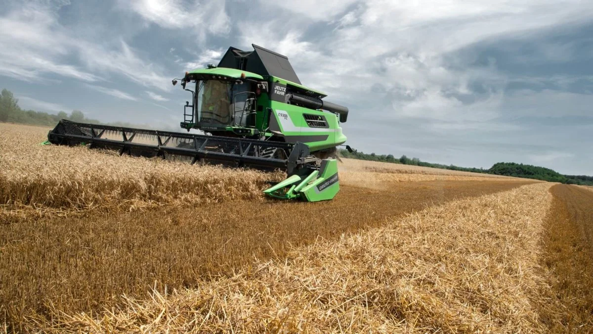 Den danske Deutz-Fahr-importør, Moni Worldwide, tilbyder nu demokørsler med en Deutz-Fahr C9306 TS 6-rysters mejetærsker med et 30 fods DH900A-skærebord. Interesserede vil kunne finde det nøjagtige tidspunkt på Deutz-Fahr-forhandlernes Facebook-sider. Pressefoto