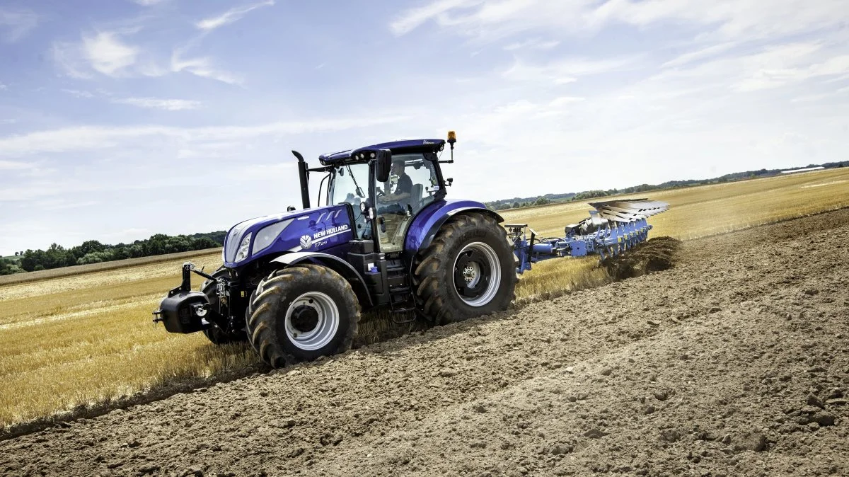 New Holland fører traktorstatistikken for traktorer over 40 hk med hele 200 nyregistrerede traktorer. Også i juli måned tager New Holland førstepladsen med 37 nyregistrerede traktorer, der svarer til en markedsandel på næste 30 procent for perioden. Arkivfoto