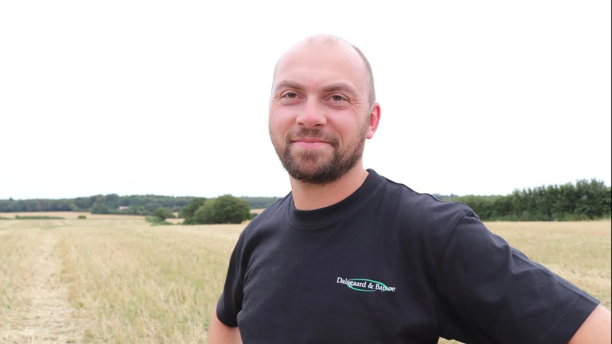 Andreas Barsøe (ses her) og Nikolaj Dalsgaard har gået på Vejlby Landbrugsskole sammen. I dag driver de et I/S på 480 hektar med storproduktion af økologiske og biodynamiske produkter.