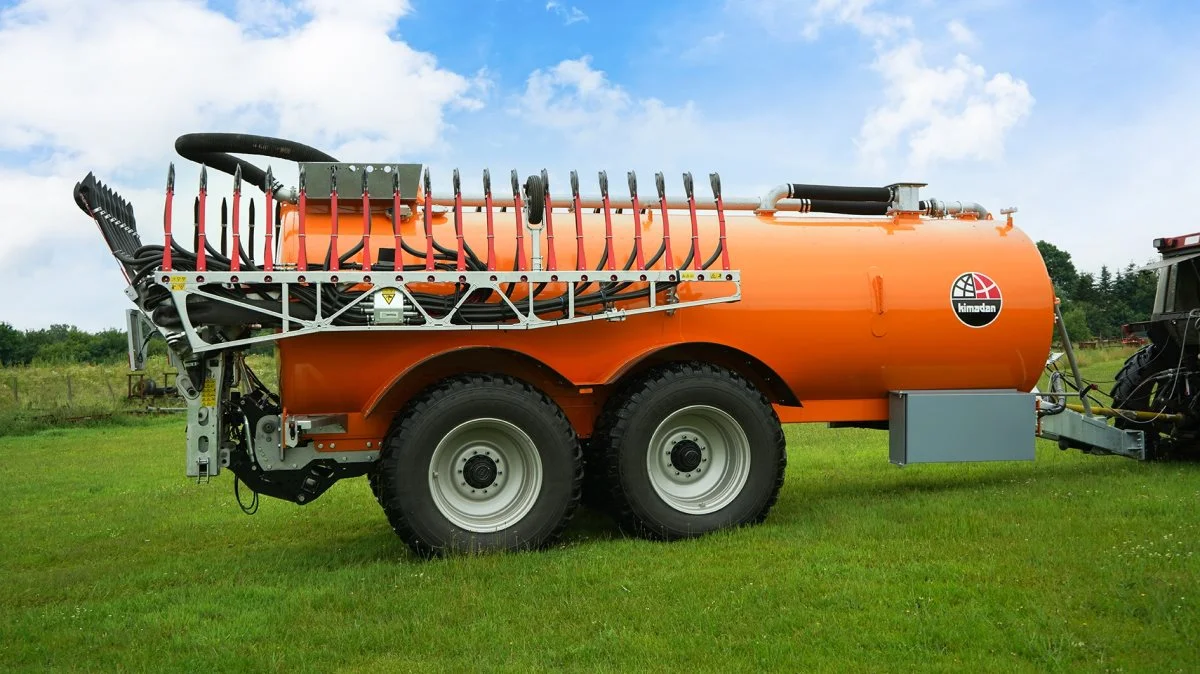 De nye Kimadan 2.022-vogne kan leveres i flere størrelser med en eller to aksler og forskellige dækmonteringer. Den første i serien er en toakslet 20 kubikmeter model, som er monteret med 710/55 R34 Alliance Flotation Radial 388-dæk, der er standardtypen for den model. Pressefoto