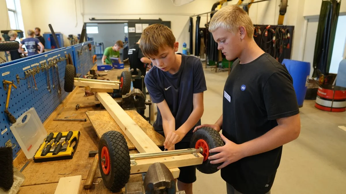 Der blev også arbejdet i værkstedet, hvor blandt andet sæbekassebilerne blev bygget.