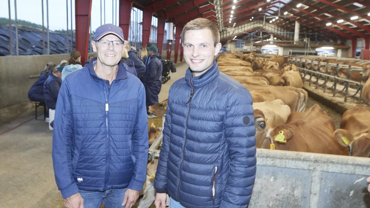 Far og søn, Hans og Jeppe Rasmussen, har en ambition om en fordobling af besætningen til 700 køer på sigt. Men med Middelfart, som rykker nærmere Ulvsbjerggård, bliver det på Mariendal på Gl. Landevej fem kilometer derfra, som Hans Rasmussen købte i 2009.

