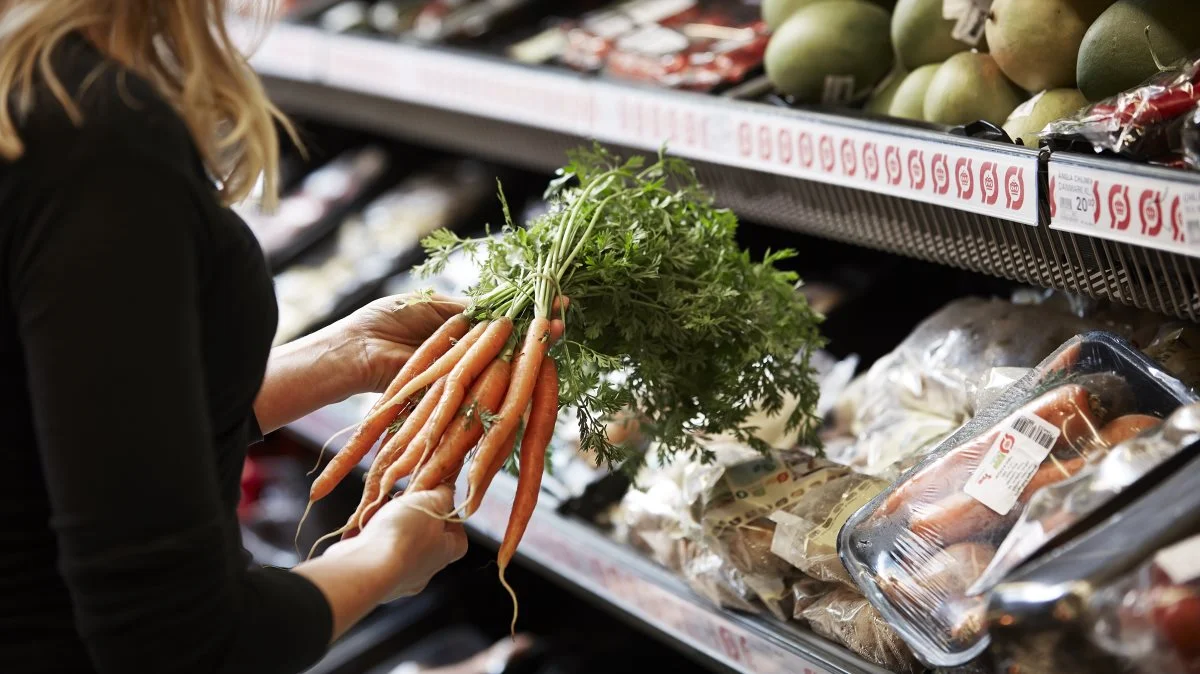 Krisestøtten gør ikke den store forskel for den økologiske sektor med det lave støttebeløb, der er tale om. Det er for lille et støttebeløb til, at krisestøtten gør en forskel for de små brug. Og det gør også en relativt mindre forskel for den økologiske sektor, fordi de små økologiske erhvervsbrug har højværdiafgrøder, siger landbrugs- og fødevarepolitisk chef i Økologisk Landsforening, Sybille Kyed.