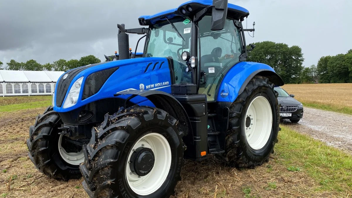 New Holland viser deres metandrevne traktor frem til arrangementet "Maskiner under Broen" i Middelfart den 24. og 25. august. Foto: Per Jørgensen