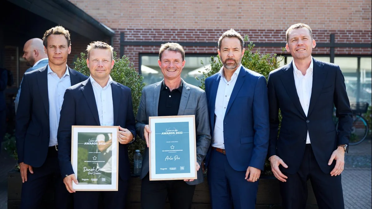 Yderst til venstre ses Niels Miles Frandsen (adm. direktør Dagrofa Foodservice) og yderst til højre Michael Christensen (kategoridirektør Dagrofa) sammen med repræsentanter fra Danish Crown og Arla Pro. PR-foto.