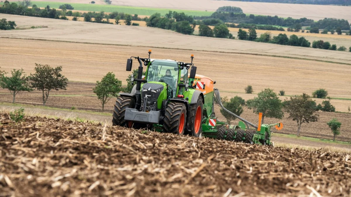 Udover at Fendt Vario 700 Gen7-serien har fået en spritny motor har serien også fået designet ny transmission, hydraulik- og kølesystem. De nominelle motordrejninger er kun 1.700 pr. min. Ved markarbejde er det 1.400 til 1.700 pr. min.