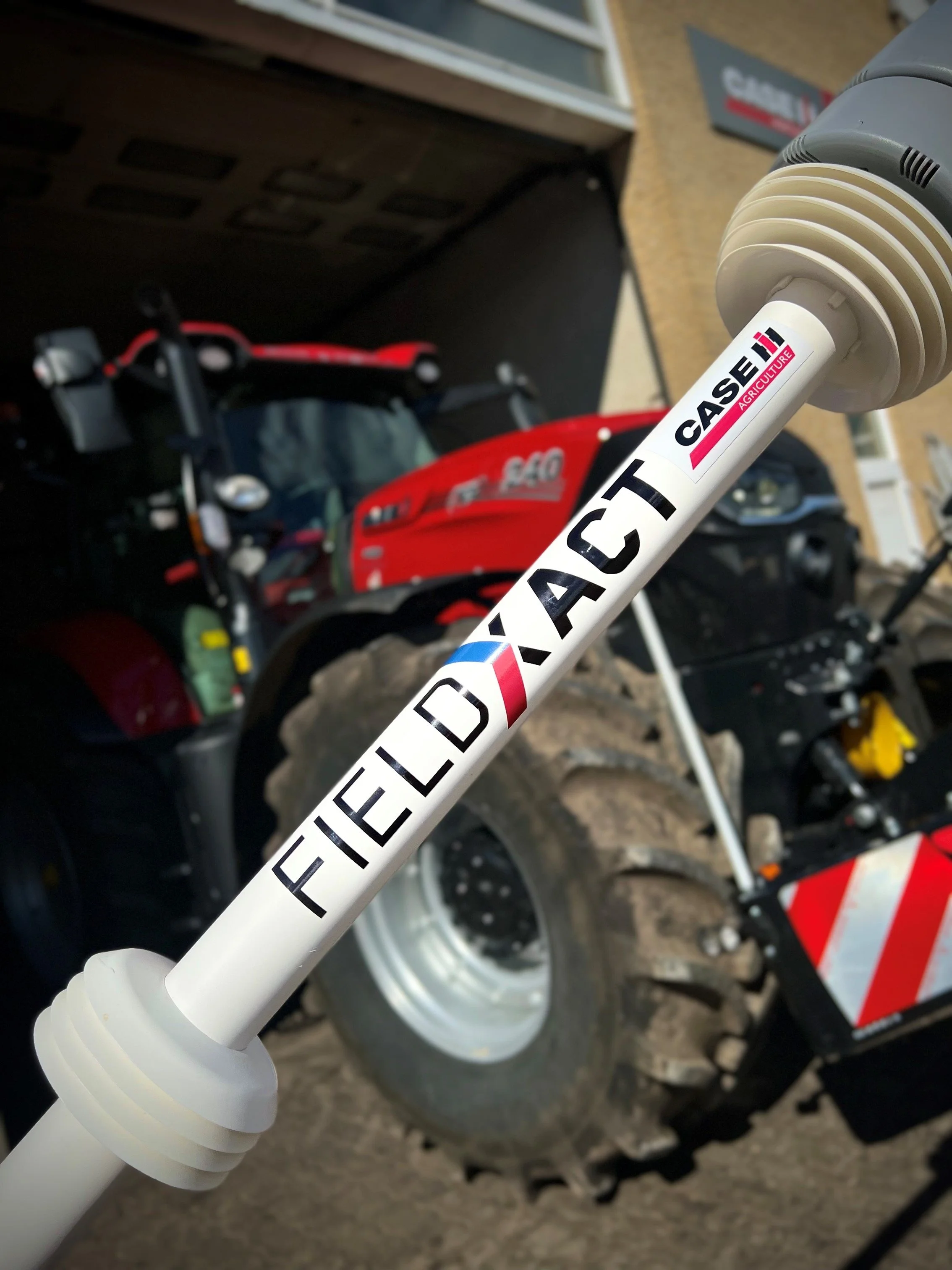 Case IH lancerer en intelligent vejrstation, der måler vejrdata i fem forskellige niveauer. Vejrstationen »FIELDXACT« indsamler data, som eksempelvis viser det optimale tidspunkt for behandling af svampesygdomme. Vejrstationen tilbydes igennem de danske Case IH-forhandlere. Pressefoto