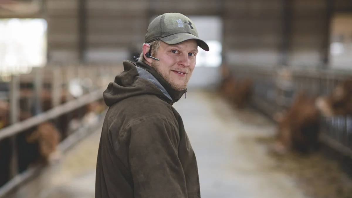 Martin er både landmand, tømrer, far og vestjyde. Han er også surfer. Fotos: Brian Engblad