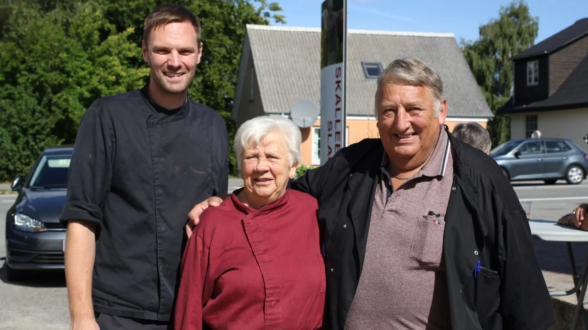 36-årige Danny Millek (tv) overtager med ro i maven Skallebølle Slagtehus efter Ruth og Egon Karlsen, der fortsat vil være at finde i huset i hvert fald året ud. Fotos: Henriette Lemvig