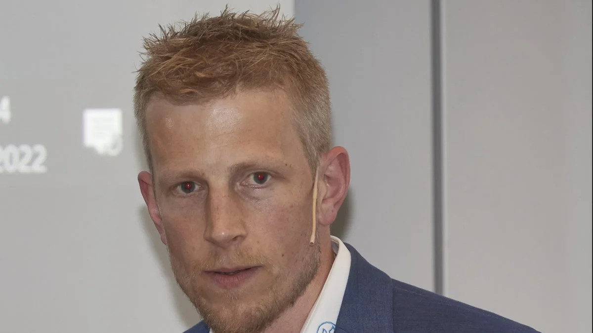 Formanden for Danske Svineproducenter, Jeppe Bloch Nielsen, føler sig stødt over statsministerens holdninger til, at arealer opdyrket gennem hundreder af år nu bør tages ud af produktion.