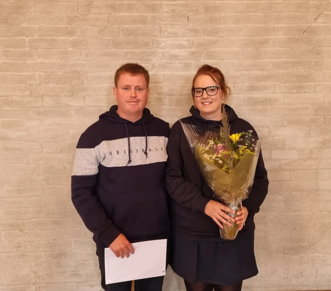Guldkalven 2022 blev overrakt til Morten Olesen og hustru, som ikke har mistet kalve siden december sidste år.