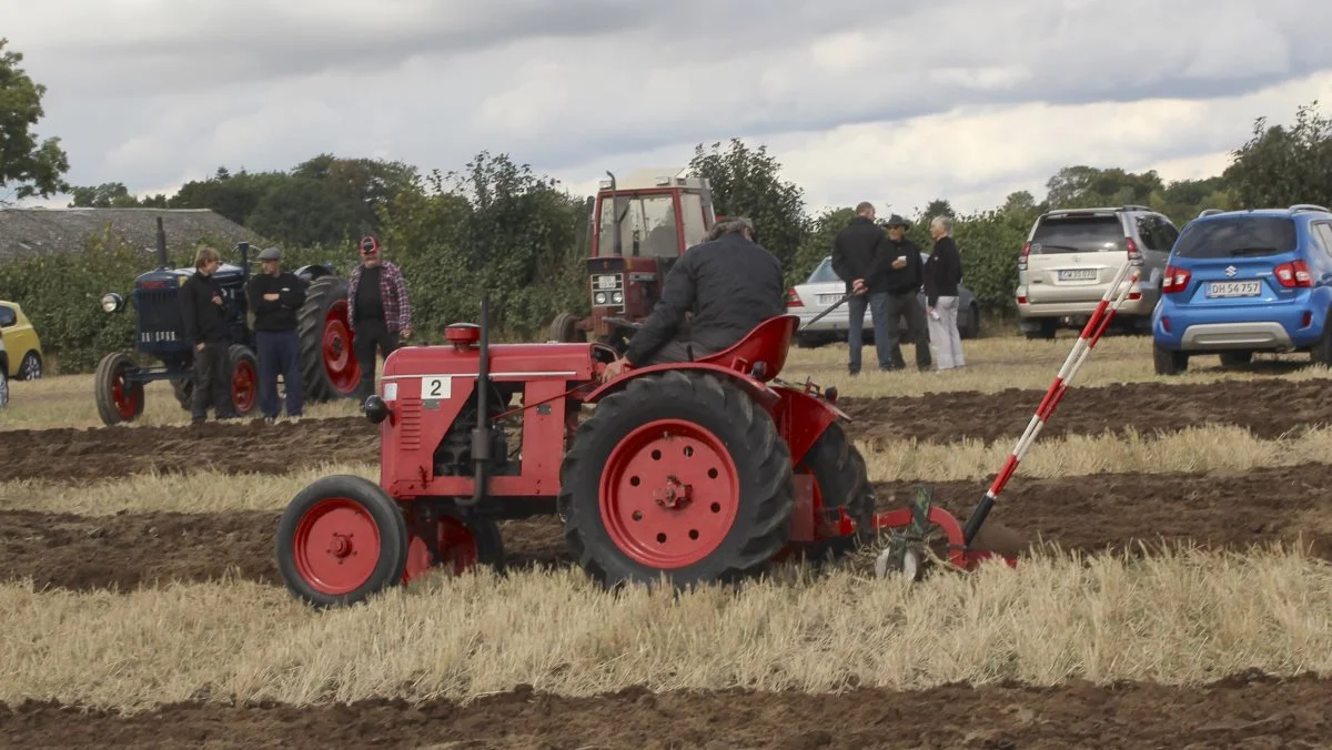 Nummer to ved Fynspløjningen blev Aksel Østerlund fra Skellerup. Traktoren er en dansk produceret Acam fra 1955med en 31 hk Ford Perfect motor, og ploven en 1-furet 12 tommer Fraugde.