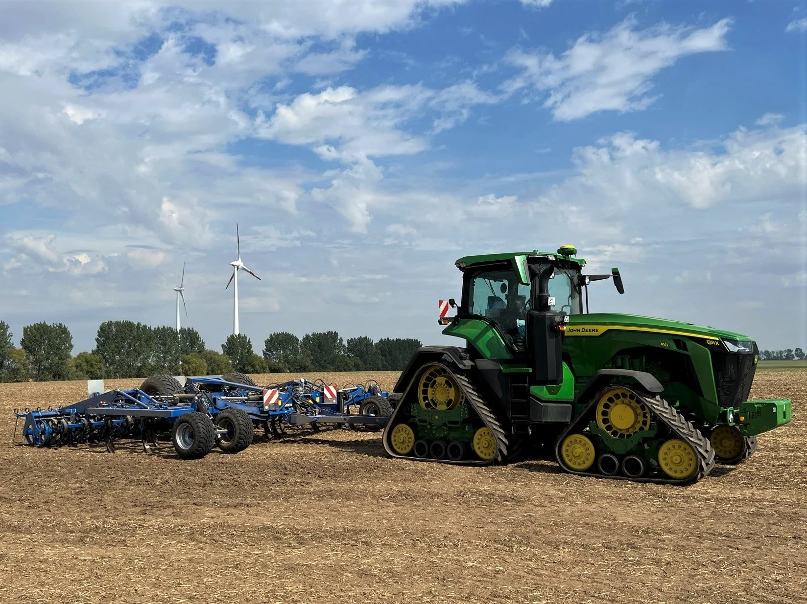 Også John Deere 8RX410 vil kunne leveres med eAutoPowr og Power Offboarding, mens de mindre modeller må nøjes med den traditionelle AutoPowr-transmission. Foto: Kasper Stougård 