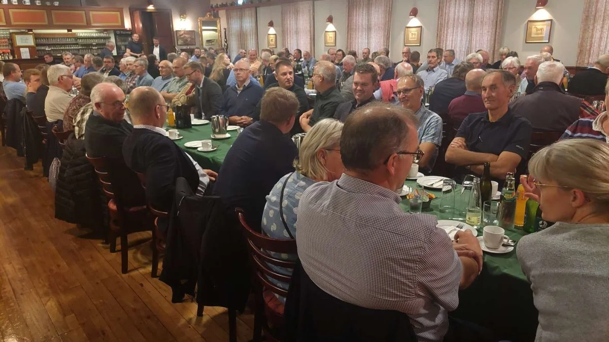 Omkring 175 havde fundet vej til mødet, der blev holdt på Agerskov Kro i Sønderjylland. Foto: John Ankersen

