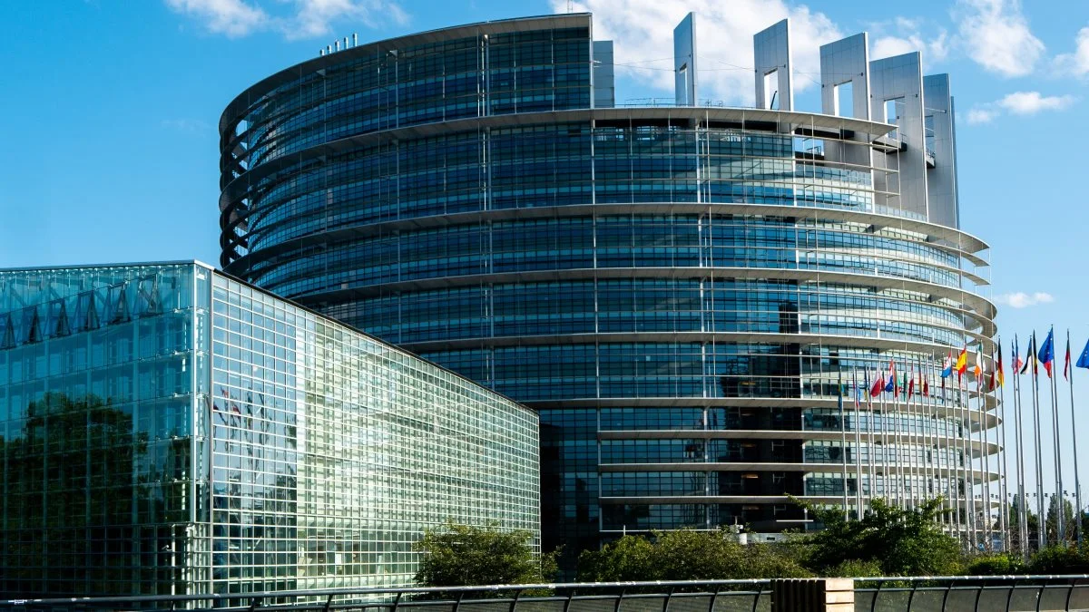 Europa-Parlamentets ene hovedkvarter i Strasbourg, hvor afstemningen fandt sted. Foto: Emmanuel Burdin, Unsplash