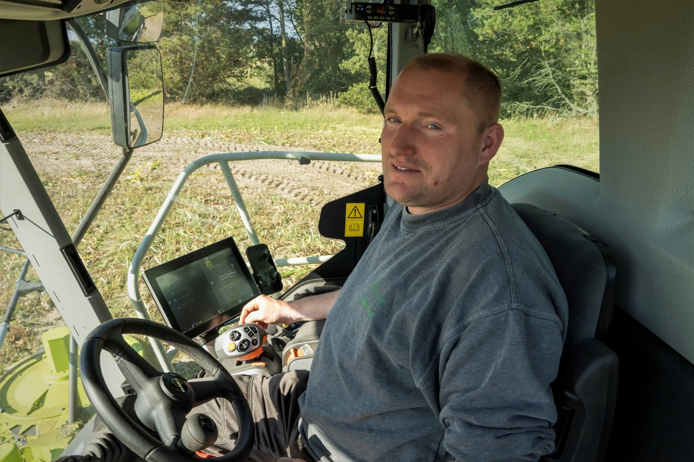 Medejer af Vogn Maskinstation, Martin Jakobsen, tog selv kontrollen over de 925 hestekræfter på jomfruturen. 