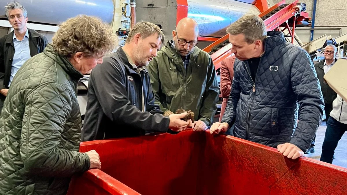 Inden aftenens møde var ministeren på virksomhedsbesøg hos Mikael og Jan Nørgaard, der ejer Vildmose Kartofler.