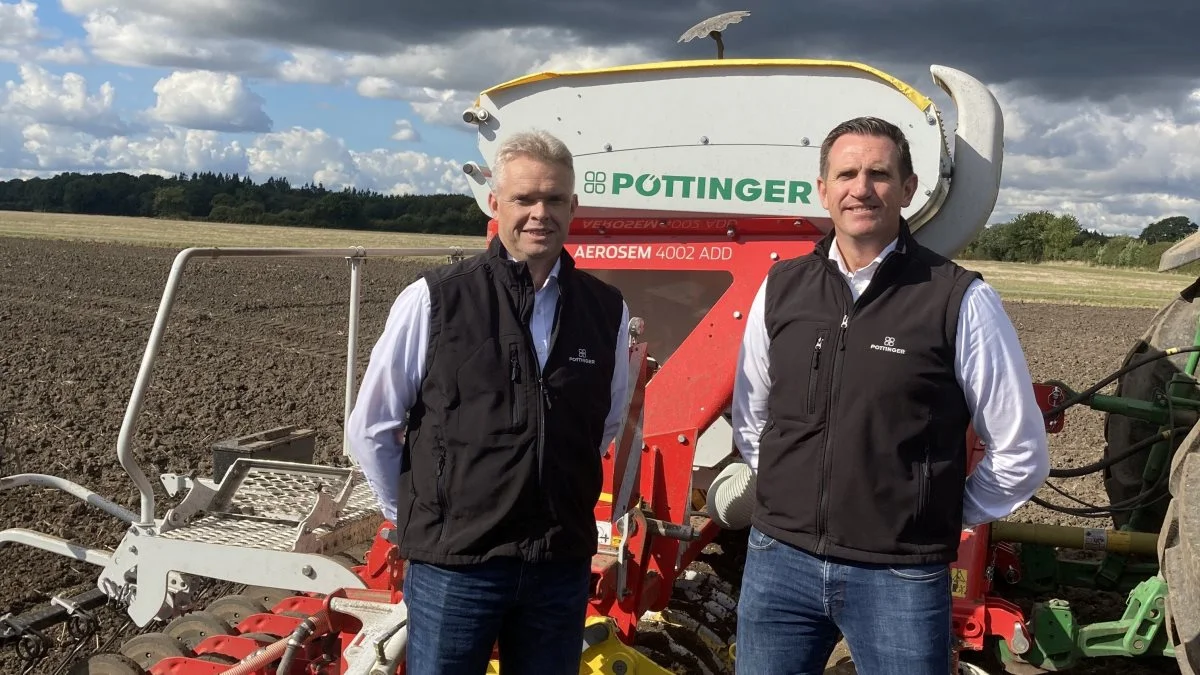 Lars Andreasen, direktør for Pöttinger Skandinavien (th) sammen med Steen Lerche Hansen, der 1. oktober er ansat som salgschef for Pöttinger Danmark. Pressefoto