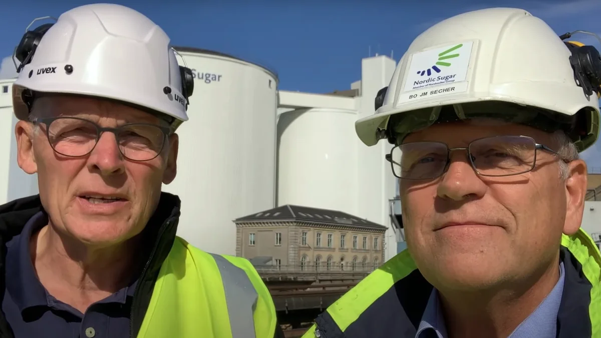 - Det forstyrrer i høj grad fabrikkens arbejde, når flere af de danske roeleveringer udebliver, påpeger chefkonsulent Nordic Sugar, Bo J.M. Secher (til højre), der her er sammen med nyansat konsulent Sten Sigersted. Foto: Nordic Sugar