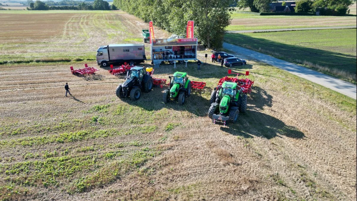 Vejret var godt, og der var pænt med maskineri at se på, da MB Maskiner og Rytter Maskiner lagde mark til en afdeling af Ziegler Roadshow ved Randers. Foto: Marthin Bundgaard