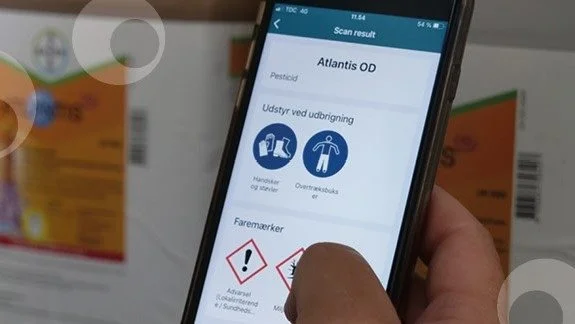 Appen indeholder links til sikkerhedsdatabladene for hvert enkelt middel, så hvis uheldet er ude, er det let og hurtigt at finde ud af, hvordan det skal håndteres. Foto: Seges Innovation