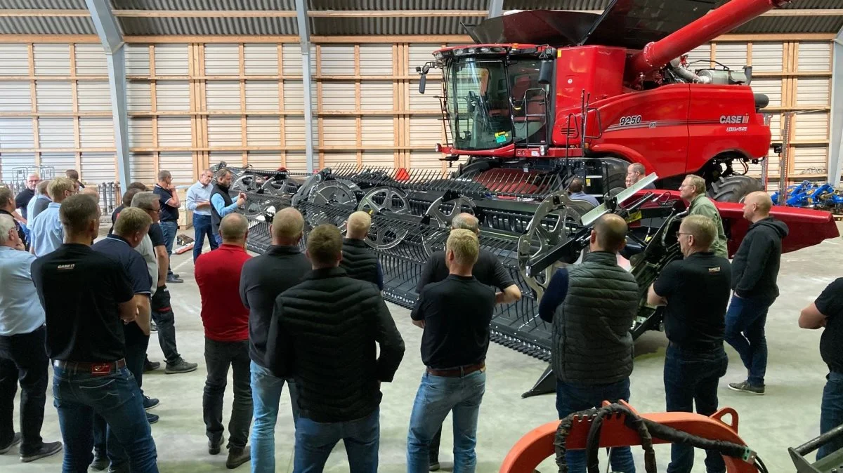 Case IH-sælgerne bliver i disse dage klædt på til den kommende høstsæson 2023. Kurset har specielt fokus på MacDon-skæreborde, der kan leveres som alternativt til Case IHs egen Varicut-skærebord fra næste sæson. Pressefoto