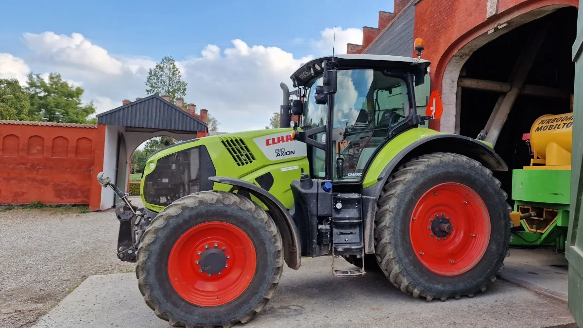 Hjem at læsse af. I øjeblikket ligger afregningen til Danish Agro på omkring 16 kroner per kg hampfrø.

