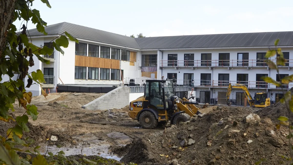 Nu mangler blandt andet facaden af elevfløjen.
