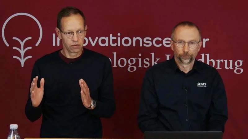 Per Tybirk fra Seges Innovation (th) og specialkonsulent Lars Egelund Olsen fra Innovationscenter for Økologisk Landbrug forklarede tirsdag i et webinar nærmere om konsekvenserne ved de nye fosforlofter.