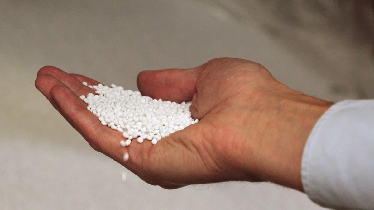 Håndteringen og produktionen af landbrugsplasten foregår i Sverige, hvor der produceres plastpiller til produktion.