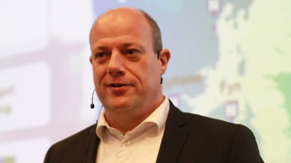Centerdirektør hos Nykredit, Lars Holm lovede opbakning overfor den politiske verden i forhold til indførelse af CO2 afgift og kaldte det: næsten en ekspropriering af erhvervet, hvis det sker. 