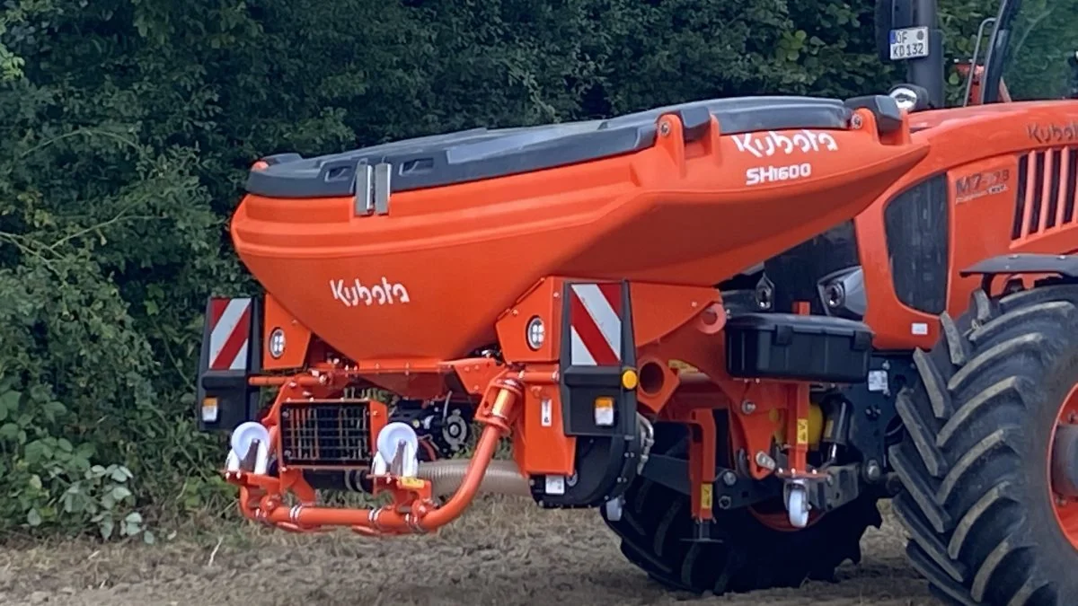 Fronttank Kubota SH1600.