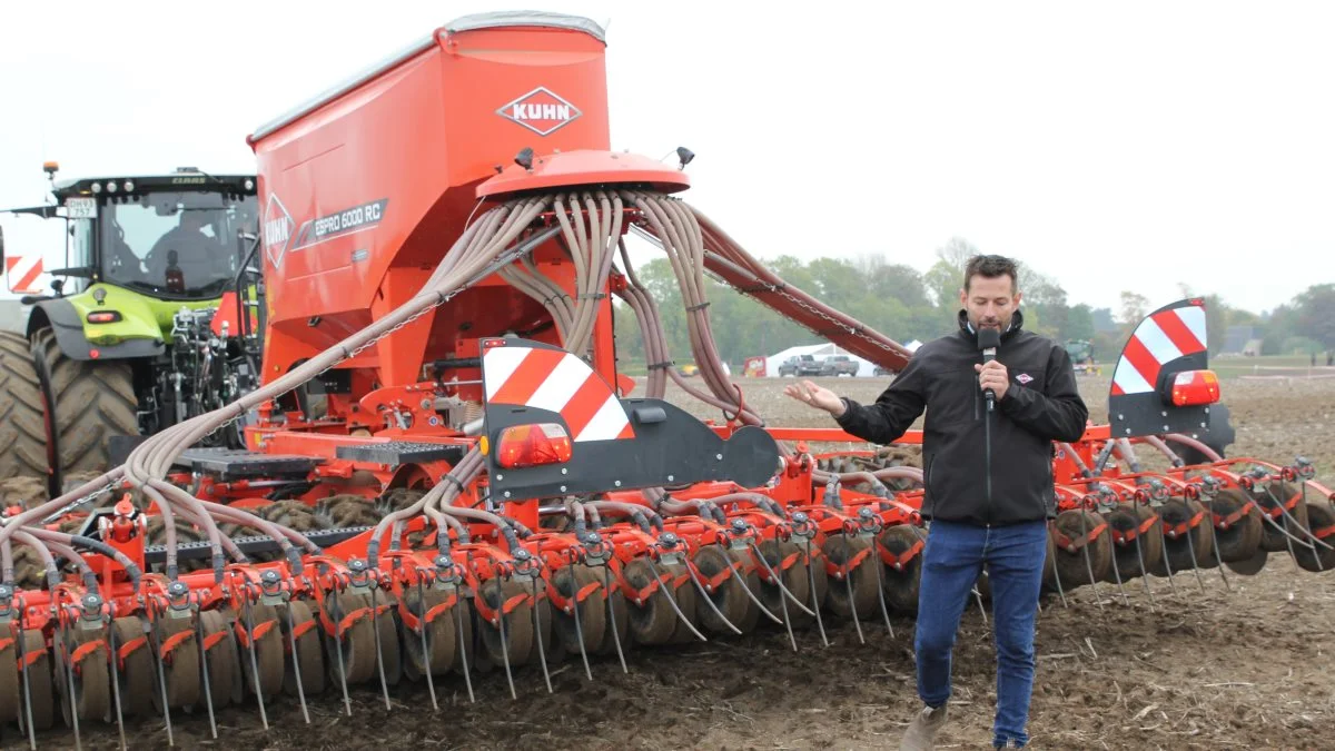 Kuhn Espro 6000 RC Mix præsenteret af Christian Korsholm.