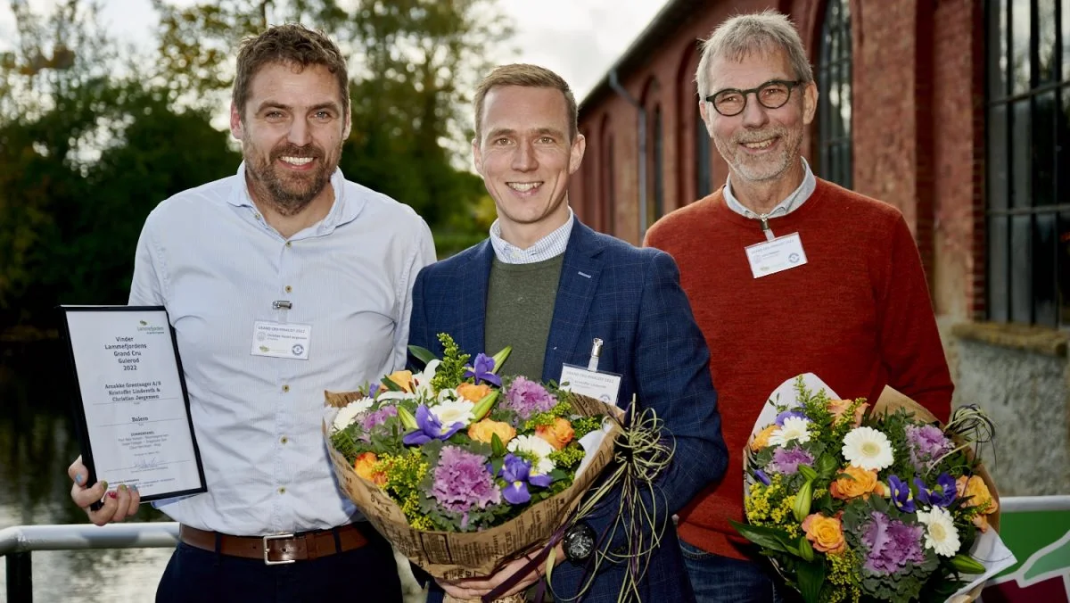 Vinderne af Grand Cru-guleroden, Christian Heslet Jørgensen (til venstre) og Kristoffer Linderoth, mens John Nielsen (til højre) sikrede sig titlen blandt kartoflerne. Foto: Sten Jørgensen