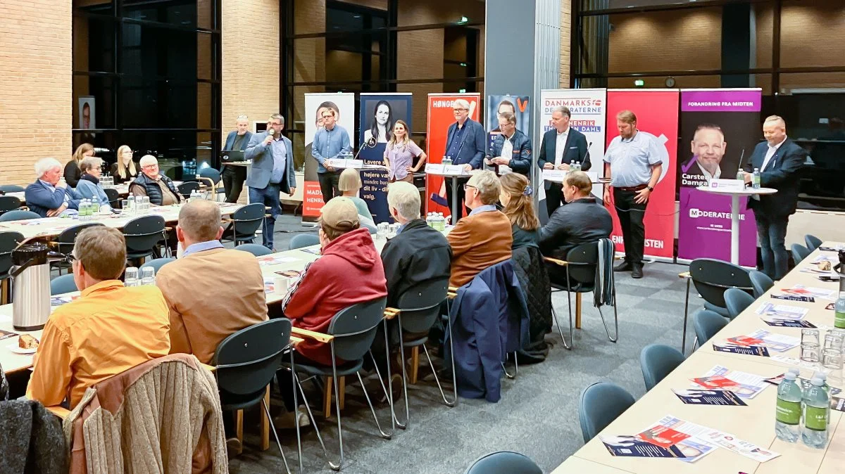 Valgdebat i Vissenbjerg. Fra venstre Mads Madsen Henriksen (Socialdemokratiet), Katrine Daugaard (Liberal Alliance), Karsten Hønge (SF), Erling Bonnesen (Venstre), Jens Henrik Thulesen Dahl (Danmarksdemokraterne), Torsten Ringgaard (Enhedslisten) og Carsten Damgaard Møller (Moderaterne).