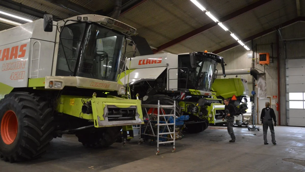 Ringe Maskinforretning er full-line Claas forhandler, hvilket også afspejles af rækken af mejetærskere af flere generationer, der er inde til eftersyn. 
