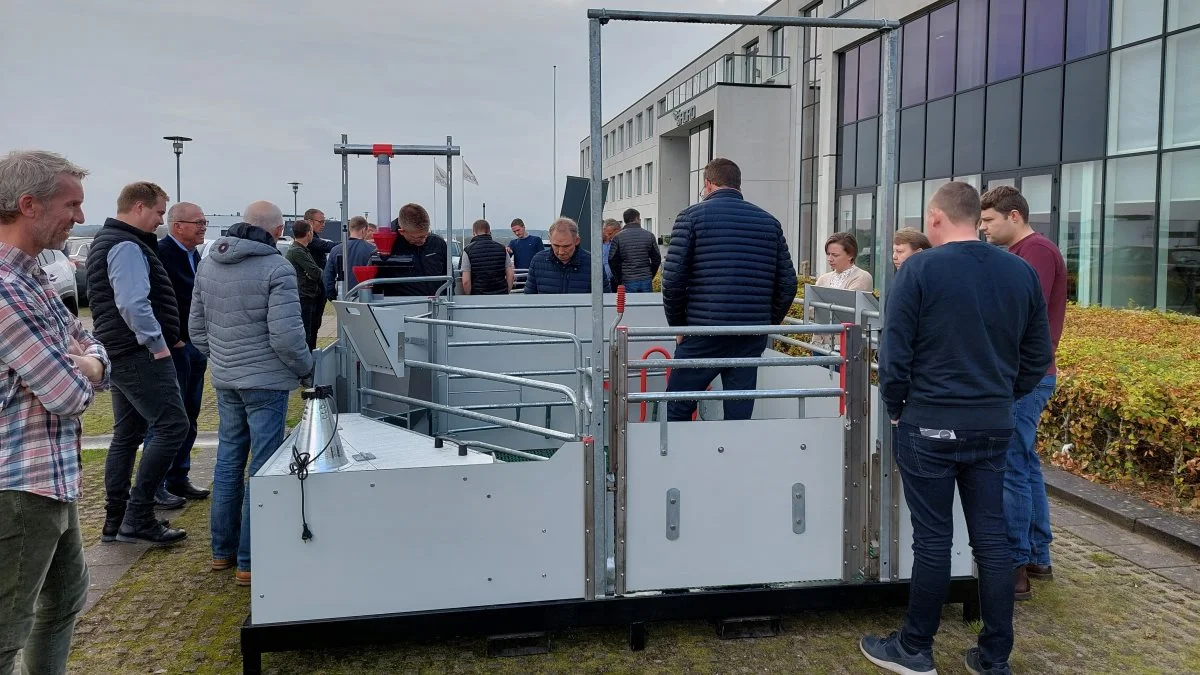 I samarbejde med SvineRådgivningen havde Byggeri & Teknik inviteret til fyraftensmøde omkring løse søer i farestalden og den nye tilskudspulje. Her var der blandt andet mulighed for at se løsninger til det kommende projekt på parkeringspladsen.