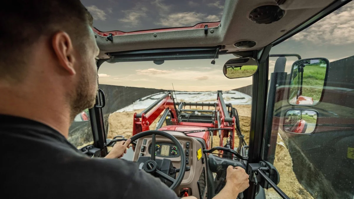 Kabinen i de nye Case IH Farmall A-traktorer har 320 graders glas, der giver et godt udsyn.
