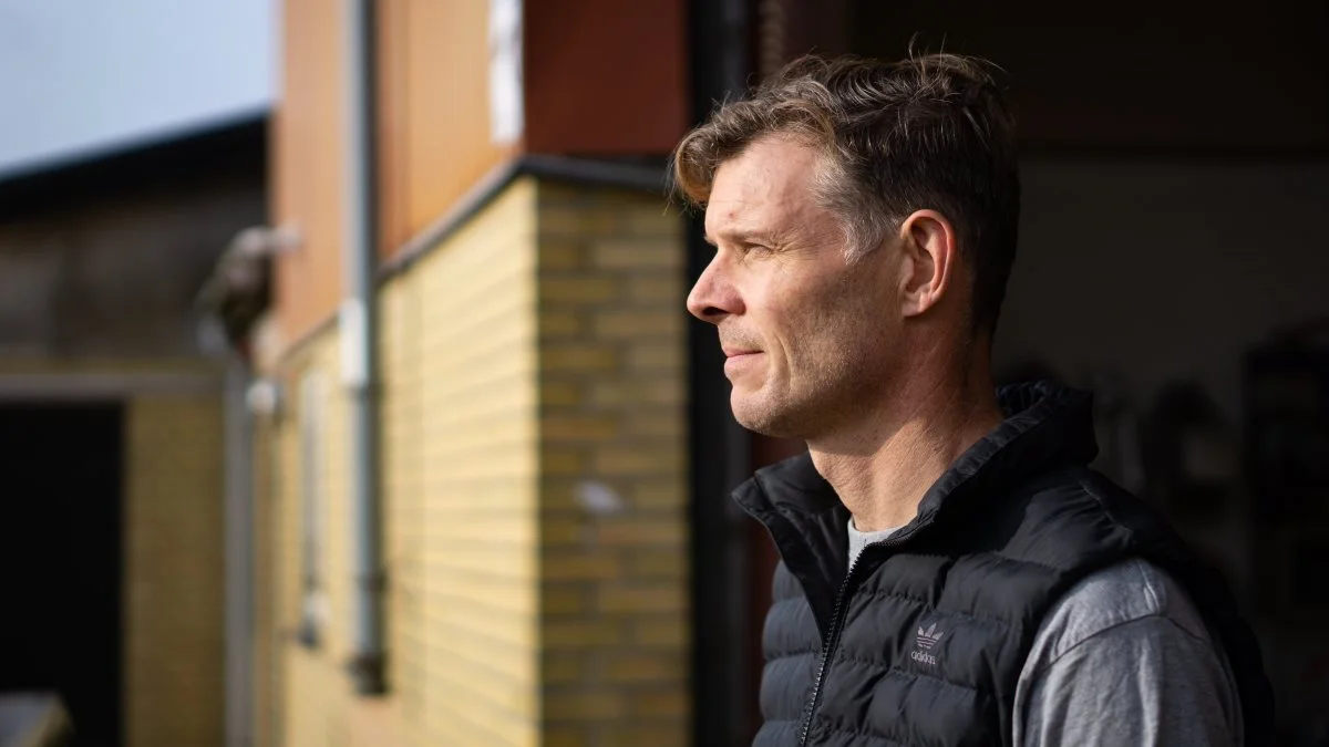 - Det her handler om landmandens dyrkningsret, og indgrebet er åbenlyst i strid med grundlovens paragraf 73 om ejendomsrettens ukrænkelighed, siger BL-formand Peter Kiær. Det sker i en kommentar om et fælles, rødt forslag om ved lov at lægge hånd på 200.000 hektar landbrugsjord. 