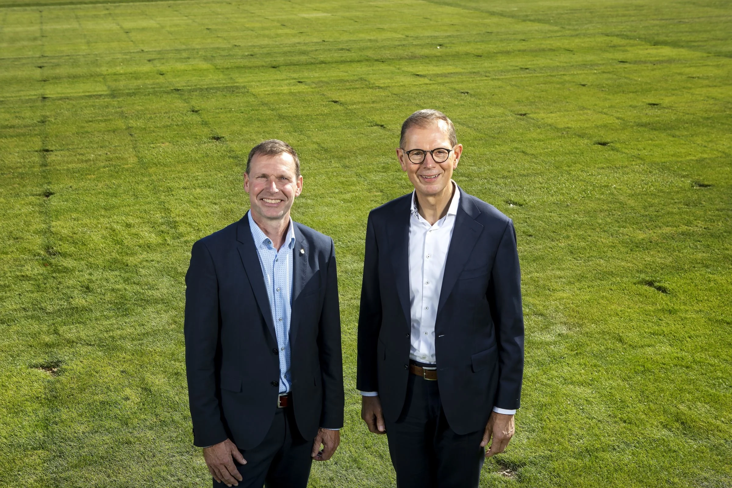 Truels Damsgaard sammen med formand hos DLF Christian Høegh-Andersen (tv). Foto: Claus Haagensen