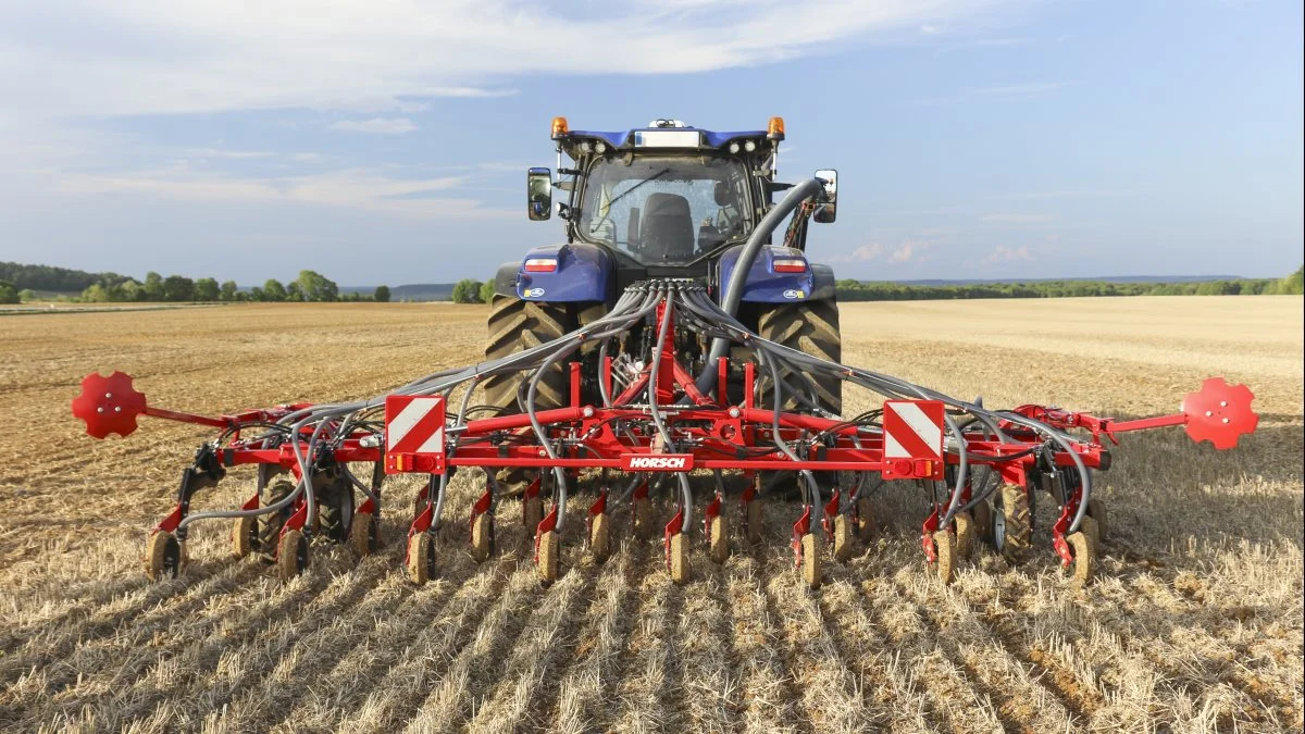 Den liftophængte Horsch Sprinter 6.25 SL med seks meters arbejdsbredde med en Horsch Partner FT-fronttank, tilbydes med to typer Isobus-styrede fronttanke. En Partner 1600 FT med et kammer der rummer 1.600 liter samt en todelt Partner, der samlet rummer 2.000 liter opdelt i forholdet 60:40 eller 70:30.