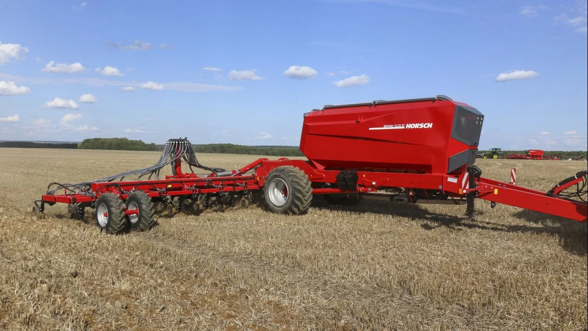 Tanken på den bugserede Horsch Sprinter 12.25 SC med tolv meter arbejdsbredde, rummer 6.300 liter. Her kan vælges imellem to- eller tredelt tankopbygning med mulighed for placering af gødning via samsåning.