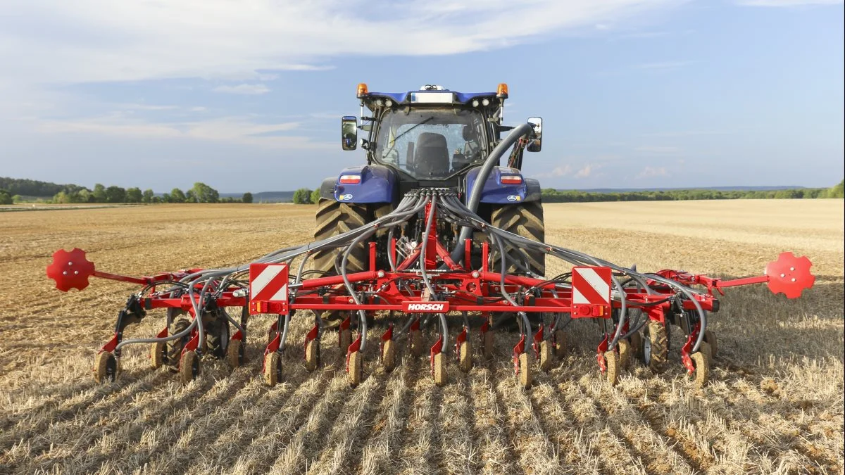 Den liftophængte Horsch Sprinter 6.25 SL med seks meters arbejdsbredde med en Horsch Partner FT-fronttank, tilbydes med to typer Isobus-styrede fronttanke. En Partner 1600 FT med et kammer der rummer 1.600 liter samt en todelt Partner, der samlet rummer 2.000 liter opdelt i forholdet 60:40 eller 70:30.