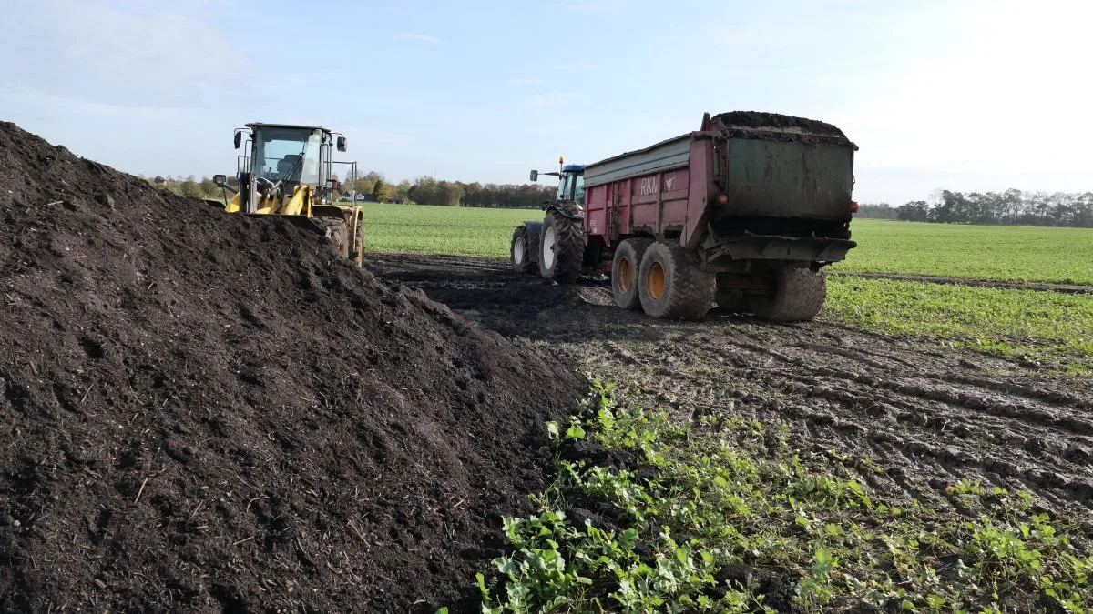 Landbruget råder over velegnet grej til spredning af kompost, men støder ifølge Richard de Visser mod en lidt for overmodig forventning omkring gødningsvirkningen i Landbrugsstyrelsens vejledning. Fotos: Bøje Østerlund
