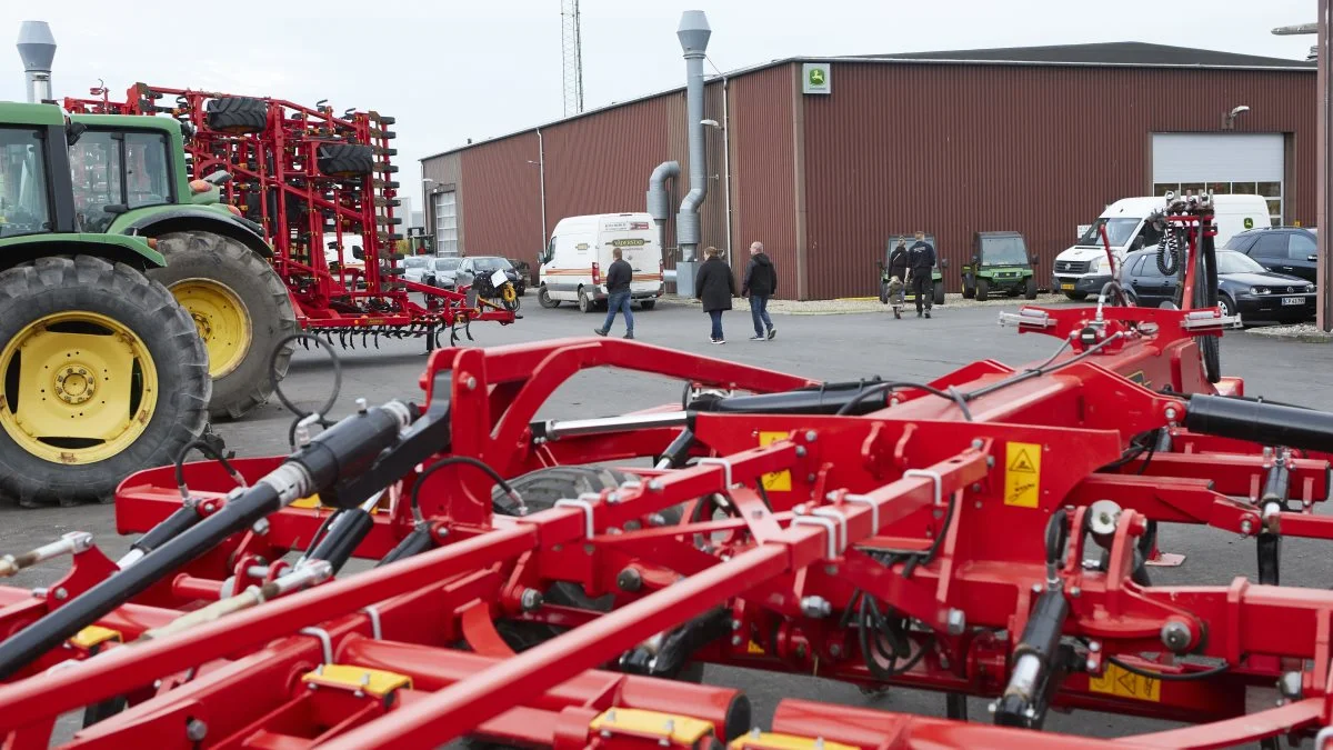 Både i værkstedet og udenfor blev produkterne vist frem, da Semler Agro i Odense efter otte års pause havde inviteret til åbent hus.
