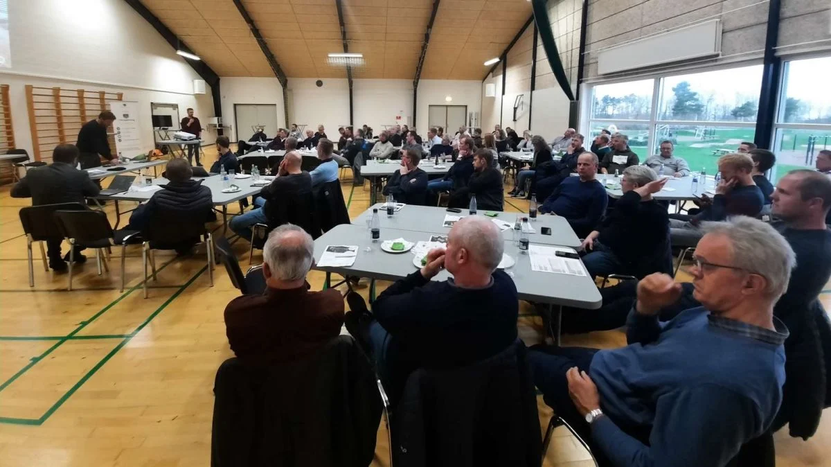 Den 24. november holder European Dairy Farmers, EDF, stormøde i Fårvang. Billedet hér er fra sidste års møde, der fandt sted i Rødkærsbro Hallen. Arkivfoto: John Ankersen