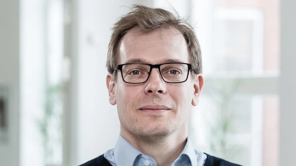 Hvis myndighederne ikke er forpligtede til at foretage en miljøvurdering af efterafgrødebekendtgørelsen, får man aldrig belyst, at godt landmandskab i dette tilfælde går hånd i hånd med miljøet, mener Nikolaj Schulz, chefjurist i Bæredygtigt Landbrug. Foto: Bæredygtigt Landbrug