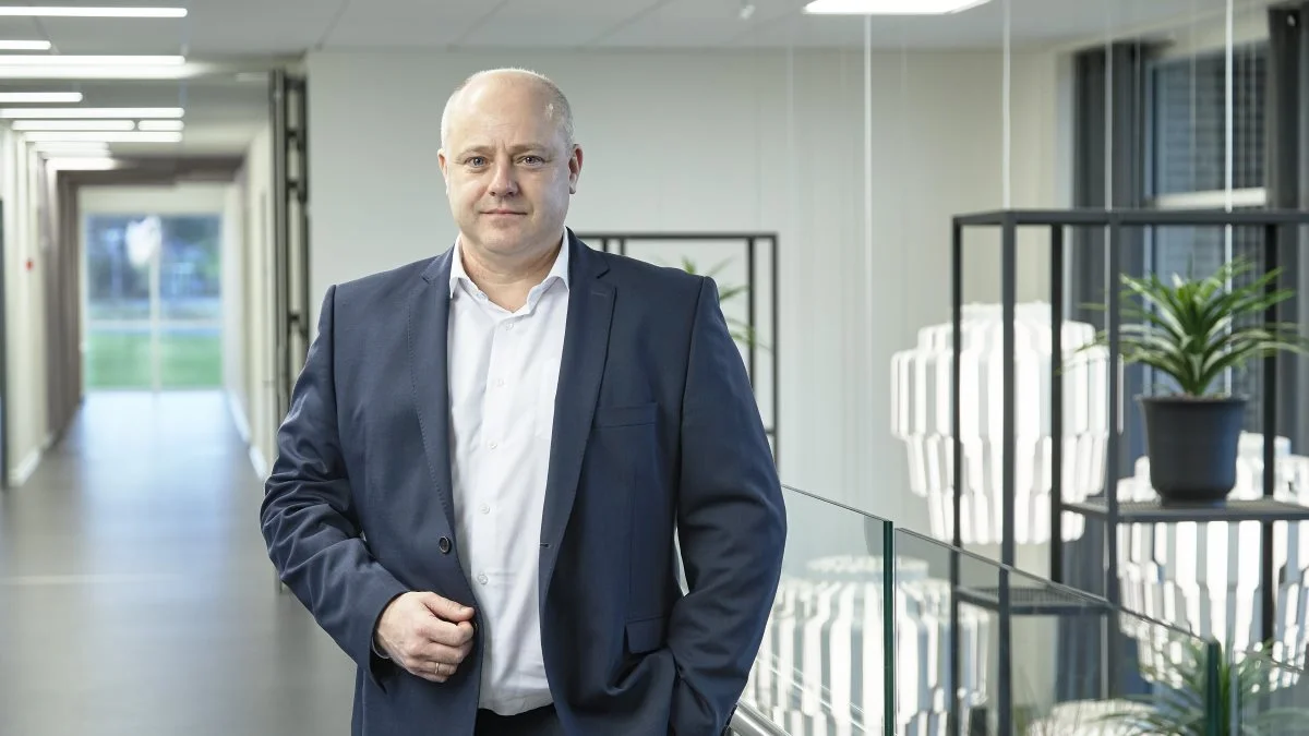 - Det er vigtigt, at vi som virksomhed har fokus på miljøbelastningen af vores aktiviteter, og med den seneste udvikling i energipriserne er vores investeringer også en særdeles god forretning, fortæller administrerende direktør i Skov, Leo Østergaard.
